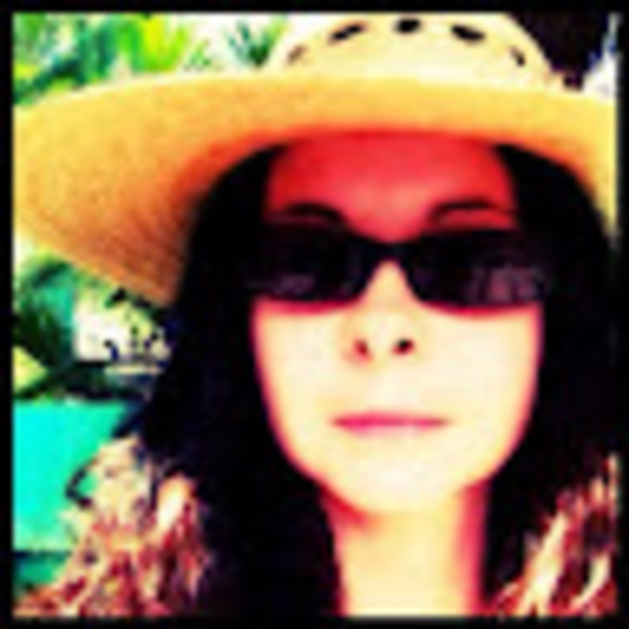 Meet your Posher, Lori - Picture 1 of 1